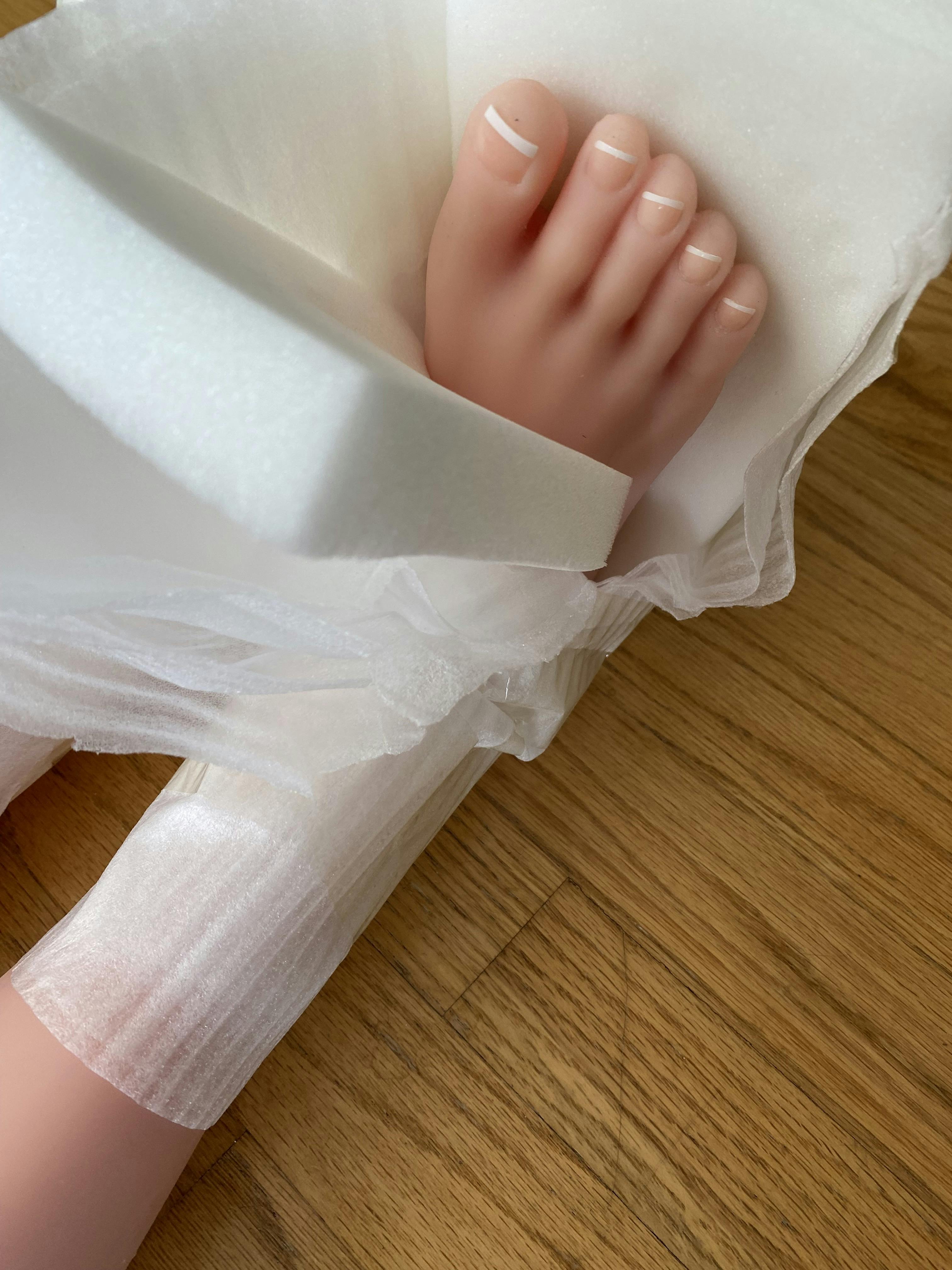 Showing the packaging materials sex doll vendors typically use to protect during shipping