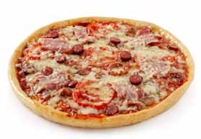 پیتزا کامل با سس گوجه فرنگی، پنیر و مواد گوشتی
