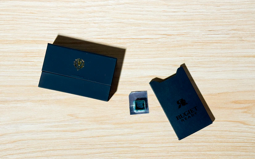 Rugiet Ready in its packaging on a wood surface.