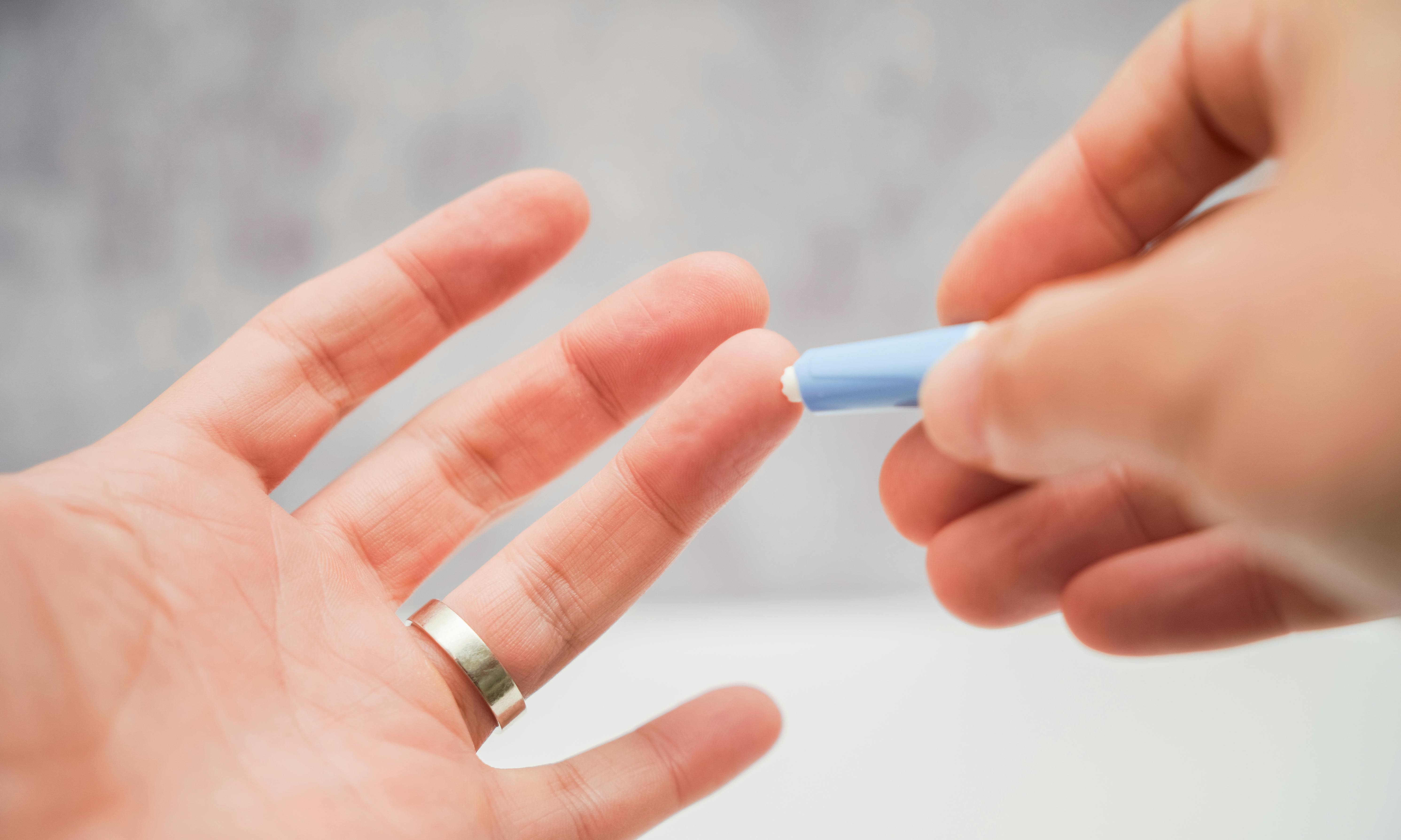 Tester Pricking Finger with Narrow Everlywell Lancet